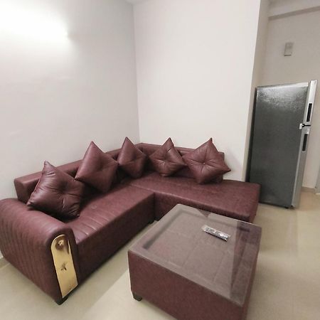 Sector143 Advant: Spacious 2BHK Near Tech Parks Noida Exterior photo