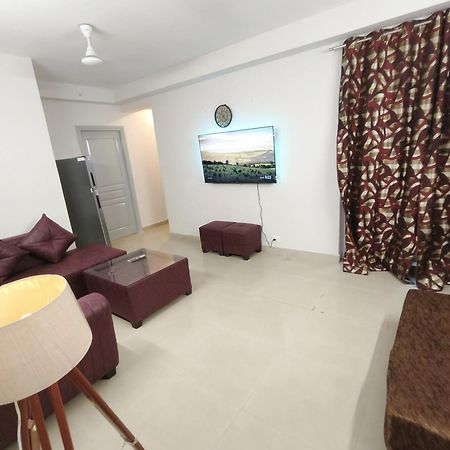 Sector143 Advant: Spacious 2BHK Near Tech Parks Noida Exterior photo