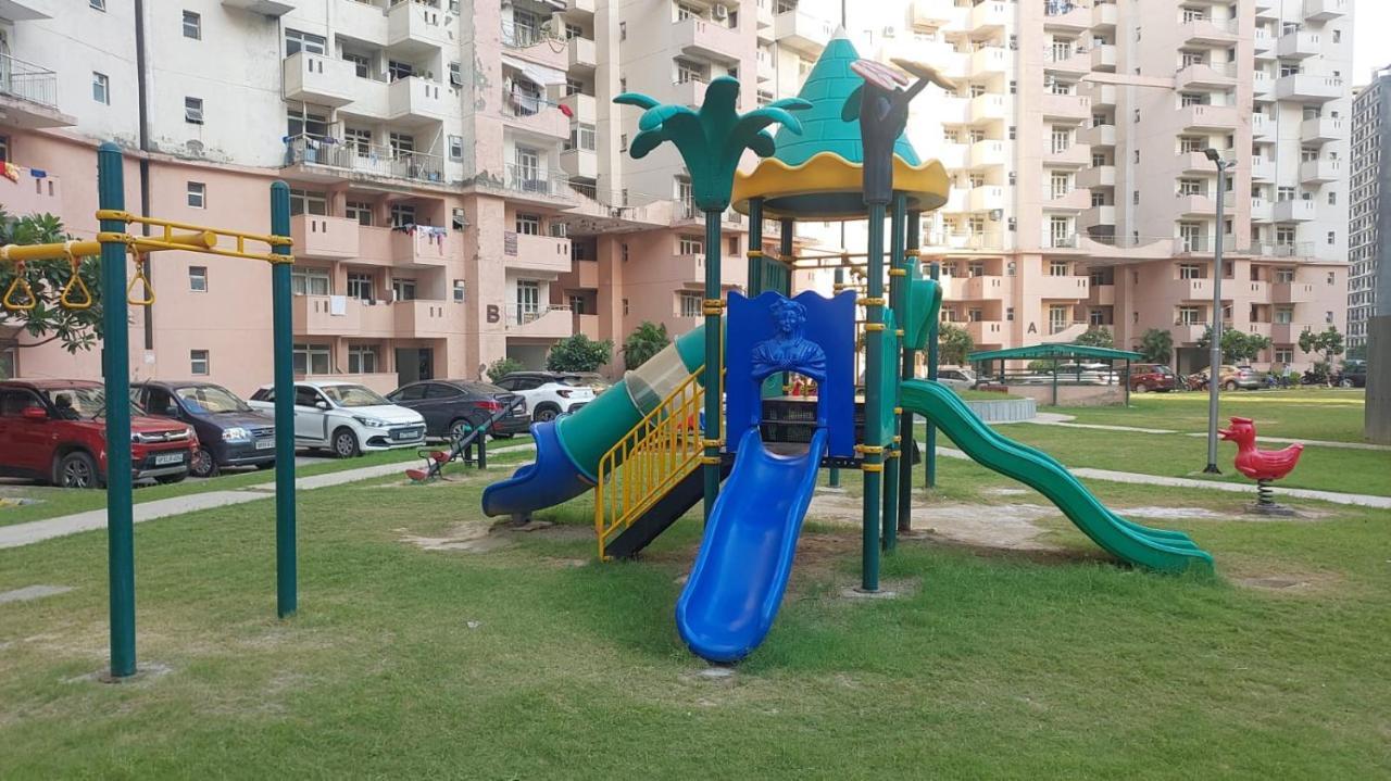 Sector143 Advant: Spacious 2BHK Near Tech Parks Noida Exterior photo
