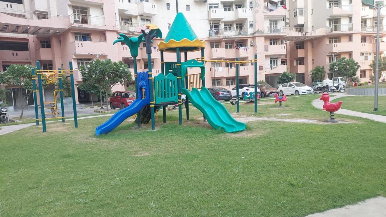 Sector143 Advant: Spacious 2BHK Near Tech Parks Noida Exterior photo